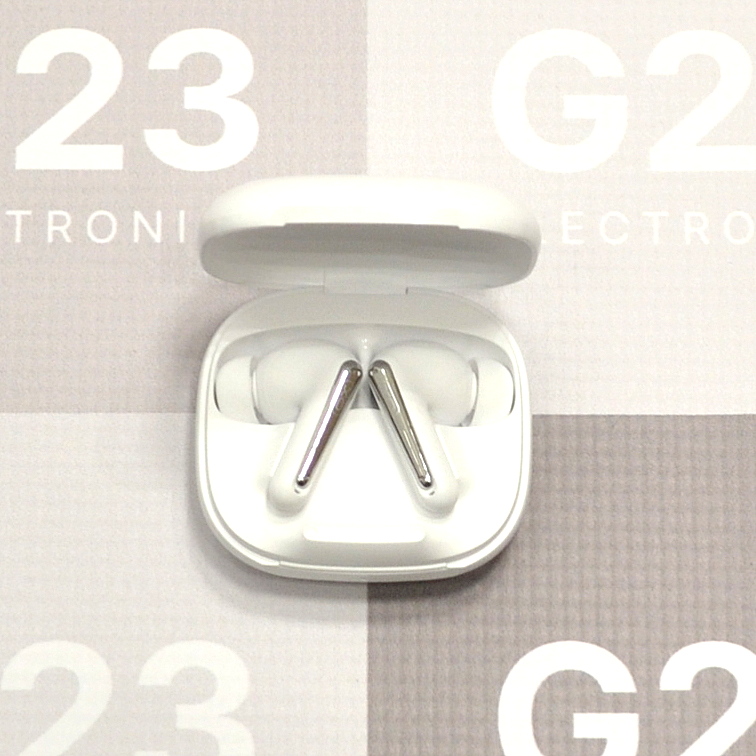 Bluetooth ausinės XO Holder Pods ANC ir ENC baltos spalvos 10 Atidarytas įkrovimo dėklas su baltomis XO ANC ir ENC TWS ausinėmis