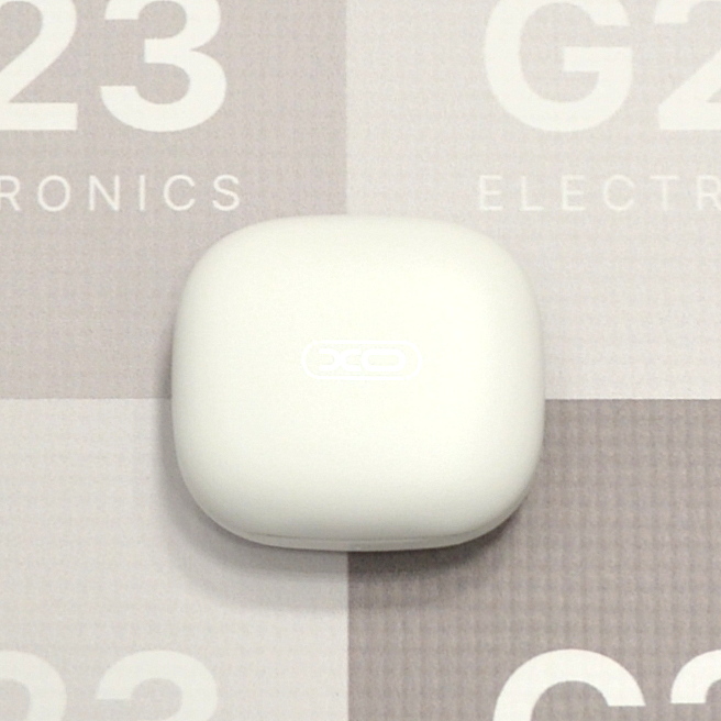 Bluetooth ausinės XO Holder Pods ANC ir ENC baltos spalvos 12 Uždarytas baltų XO Holder Pods ANC ir ENC ausinių įkrovimo dėklas