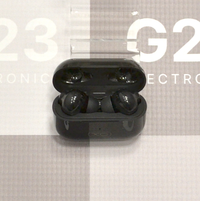 Bluetooth ausinės XO Mini True Wireless juodos spalvos 10 Atidarytas įkrovimo dėklas su juodomis XO Mini True Wireless TWS ausinėmis
