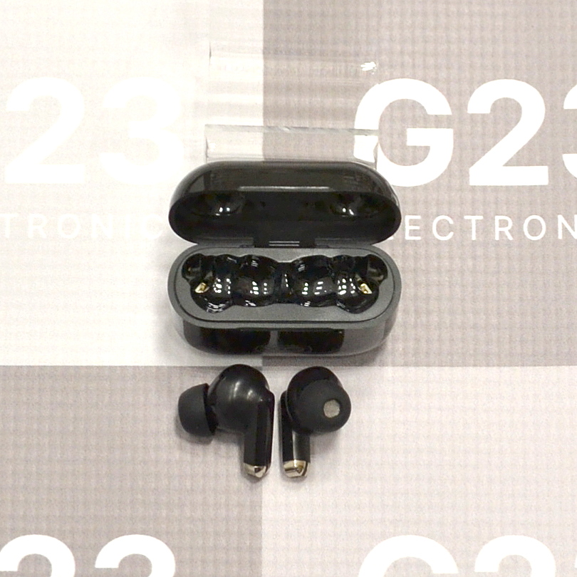 Bluetooth ausinės XO Mini True Wireless juodos spalvos 11 Juodos XO Mini True Wireless ausinės ir atidarytas įkrovimo dėklas – komplektas