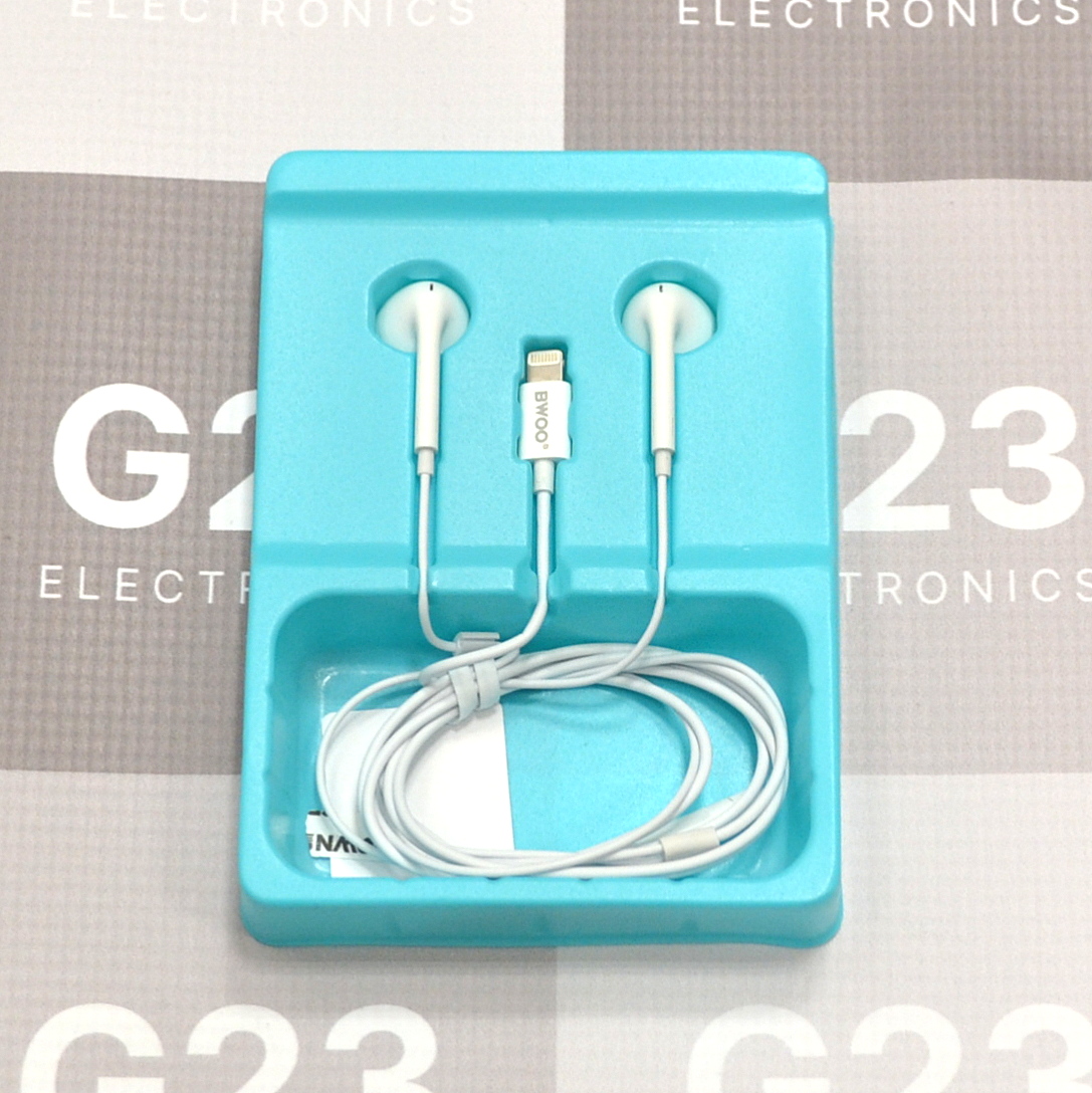 Laidinės Apple Lightning ausinės BWOO su plastikiniais antgaliais baltos spalvos 12 Baltos BWOO Apple Lightning ausinės mėlynoje pakuotėje