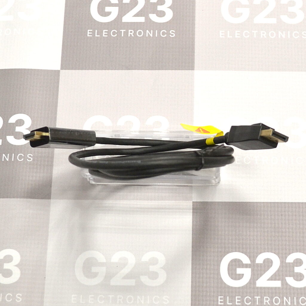 DisplayPort į HDMI laidas Benfei iš šono: plonas kabelis ir kompaktiški jungčių korpusai