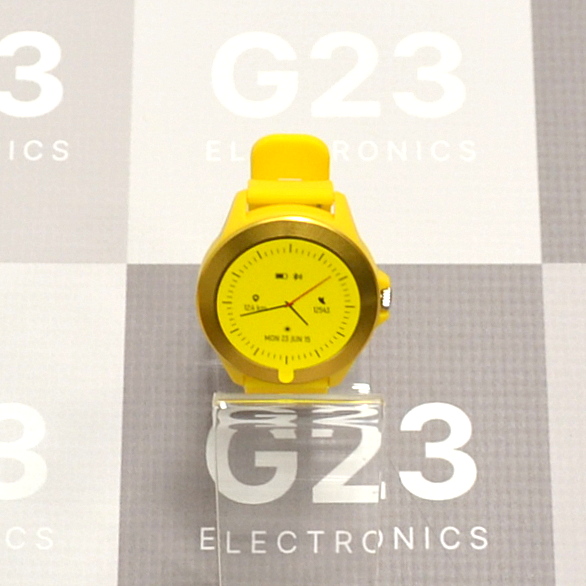 Geltonas Forever Colorum išmanusis laikrodis nufotografuotas G23 Electronics salone