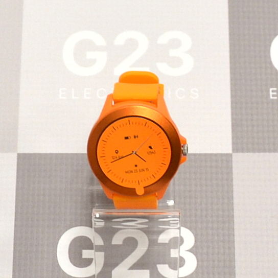 Oranžinis Forever Colorum išmanusis laikrodis nufotografuotas G23 Electronics salone