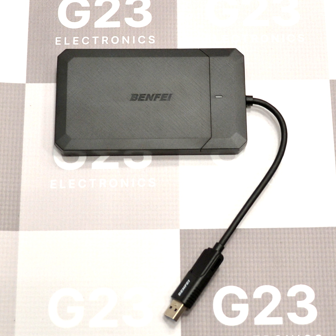 Kietojo disko kišenė 2,5 colio SATA USB-C ir USB-A Benfei juoda 5 Kietojo disko kišenė Benfei juoda su prie korpuso pritvirtintu USB laidu