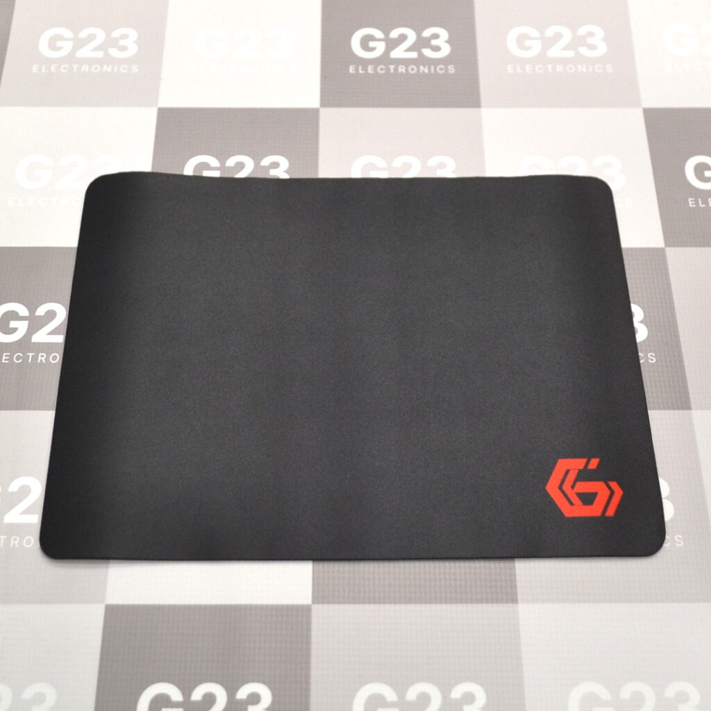 Juodas kilimėlis pelei 350 x 250 x 3 mm MP-Game su raudonu logotipu kampe