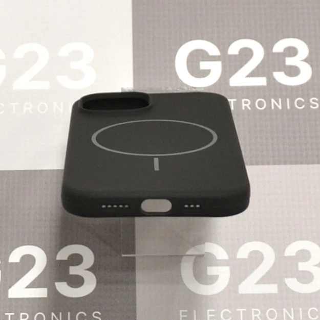 MagSafe Gen3 dėklas nugarėlė Apple iPhone 15 – Juodas 5 Juodo MagSafe Gen3 dėklo Apple iPhone 15 apatinis kraštas su USB-C jungties išpjova