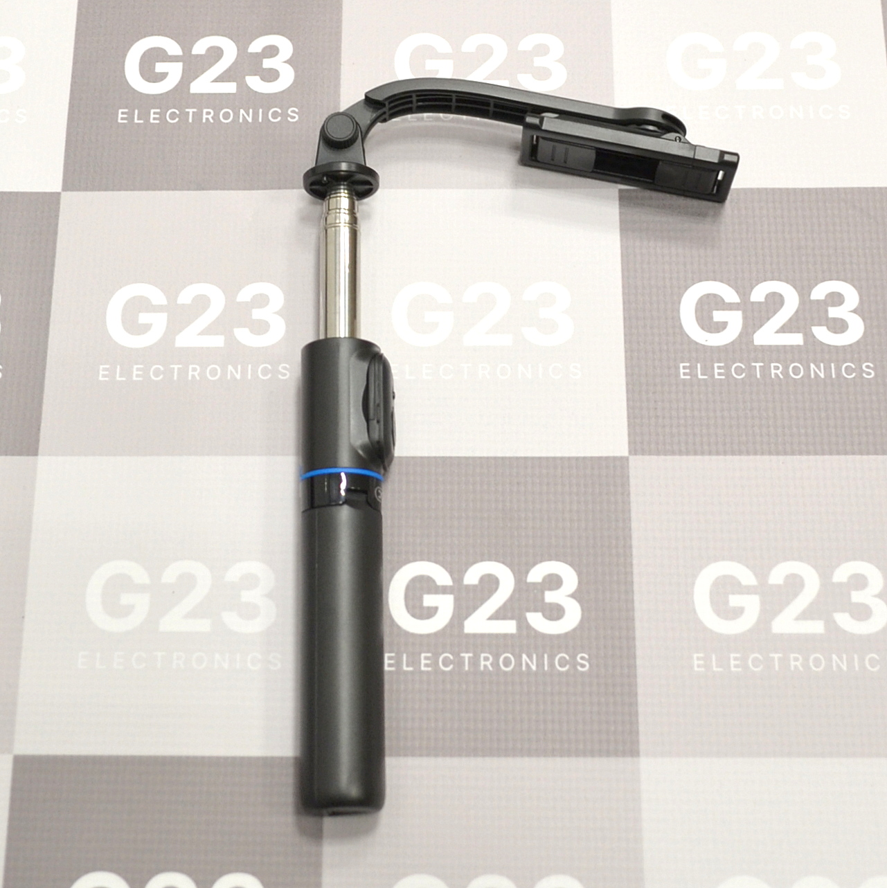 Trikojis stovas asmenukių (selfie) lazda XO SS13 Bluetooth 106 cm juodos spalvos 8 Trikojis stovas XO SS13 su ištiestu nerūdijančio plieno strypu ir atlenktu telefono laikikliu