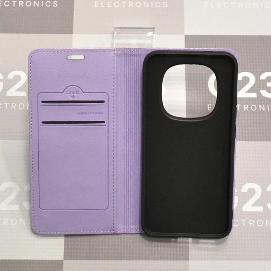 Dalton magnetinis dėklas knygelė Xiaomi Redmi Note 15 Pro 5G – levandų violetinės spalvos 10 Levandų violetinis Dalton dėklas knygelė Xiaomi Redmi Note 15 Pro 5G – atvertas dėklas, kairėje kortelių skyreliai, dešinėje telefono lizdas