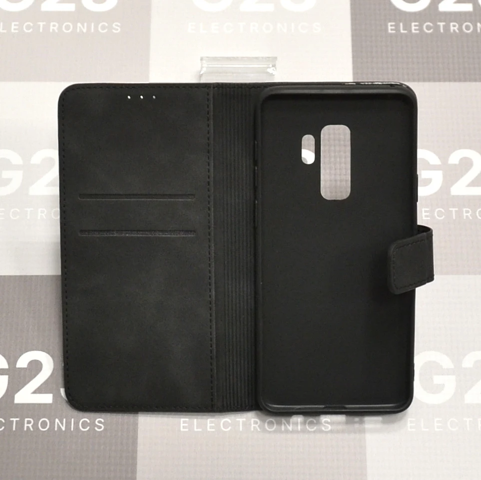 Diary-S veliūrinis dėklas Samsung Galaxy S9+ telefonui juodos spalvos 10 Diary-S veliūrinis dėklas-knygutė Samsung Galaxy S9+ telefonui juodos spalvos – atidarytas dėklas su dviem kortelių kišenėmis