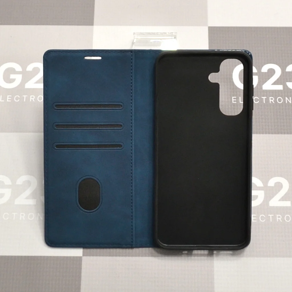 Galant magnetinis dėklas knygelė Samsung Galaxy A17 – mėlynos spalvos 10 Atidarytas mėlynas magnetinis dėklas knygelė su kortelių kišenėmis ir laikikliu Samsung Galaxy A17