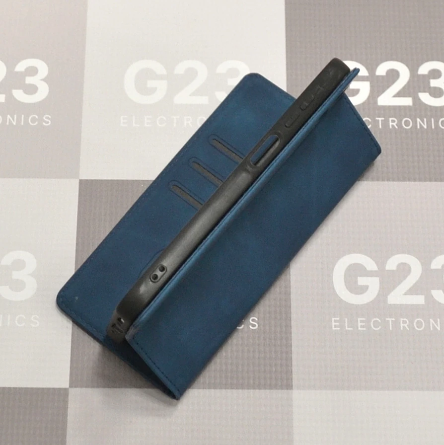 Galant magnetinis dėklas knygelė Samsung Galaxy A17 – mėlynos spalvos 6 Mėlyno magnetinio dėklo knygelė Samsung Galaxy A17 stovo padėtis – vaizdas iš šono