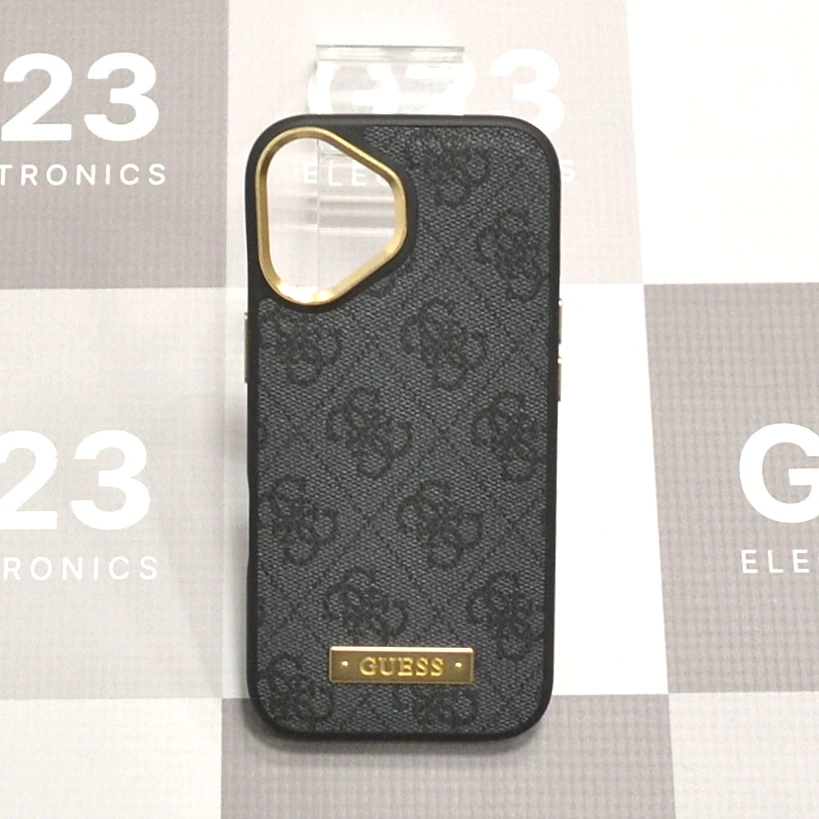 Dėklas nugarėlė GUESS GUHMP17SU4GPRK su MagSafe – Apple iPhone 17 8 Guess GUHMP17SU4GPRK dėklas iPhone 17 – 4G monogramos raštas ir aukso spalvos Guess logotipo plokštelė