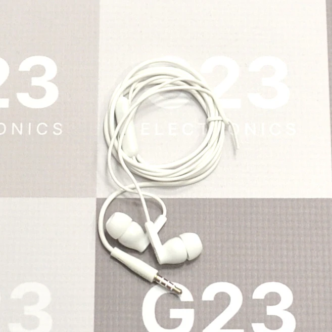 Laidinės ausinės Jack 3,5 mm Hoco M121 su mikrofonu baltos spalvos 7 Laidinės ausinės Jack 3,5 mm Hoco M121 baltos spalvos – suvyniotas laidas, pultelis ir auksinės spalvos kištukas