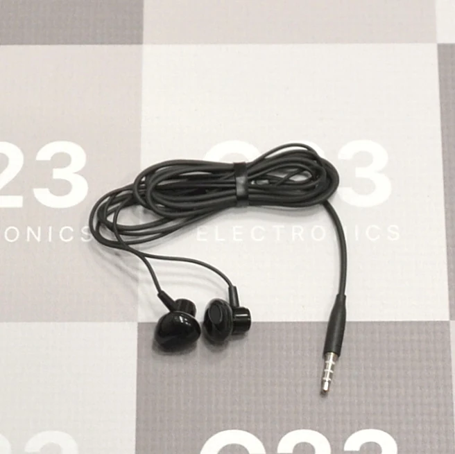 Laidinės ausinės Jack 3,5 mm Hoco M125 su plastikiniais antgaliais juodos spalvos 7 Laidinės ausinės Jack 3,5 mm Hoco M125 su plastikiniais antgaliais juodos spalvos – suvyniotas laidas ir kištukas