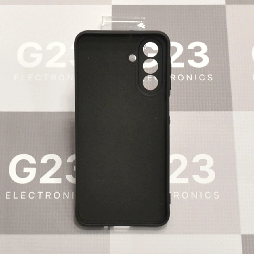 MagSafe Matte Plus dėklas nugarėlė Samsung Galaxy A26 telefonui juodos spalvos 9 MagSafe Matte Plus dėklo Samsung Galaxy A26 vidus, išklotas mikropluoštu, su atskiromis skylutėmis objektyvams